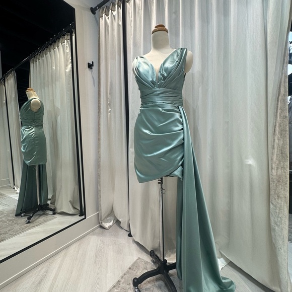 Ocean Teal V-neck Evening Gown - Picture 3 of 6